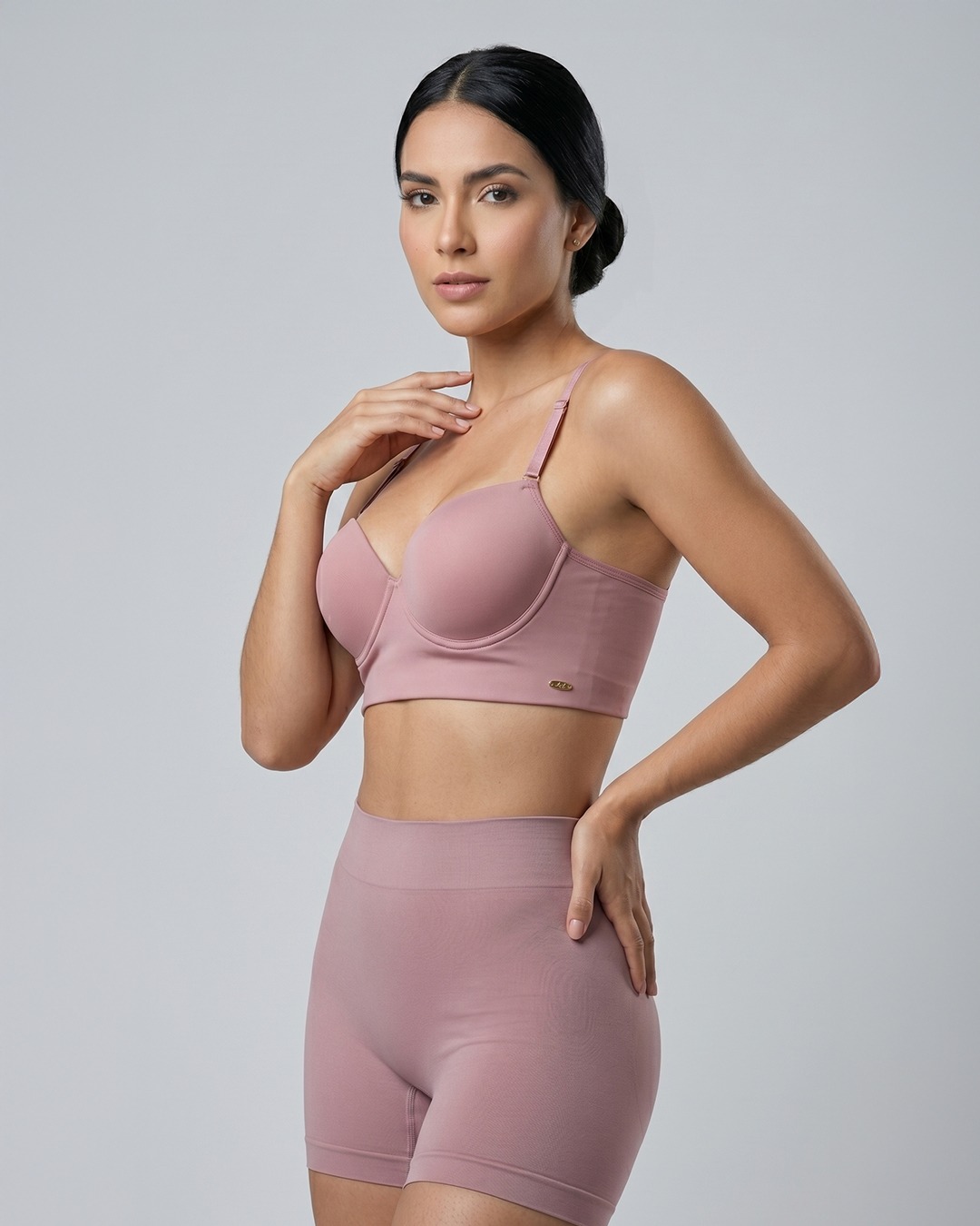 ✨ Comodidad, soporte y estilo en una sola prenda ✨
Descubre nuestro conjunto de ropa interior femenina en tono nude, diseñado para brindarte ajuste perfecto, soporte y máxima comodidad en tu día a día 💕
Este brasier con copas estructuradas y el short tipo faja moldeadora se adaptan a tu cuerpo, ayudando a estilizar tu figura sin sacrificar confort. Ideal para uso diario, outfits ajustados o para sentirte segura en cualquier momento.
En Distrimedias encuentras ropa interior femenina en Colombia con excelente calidad, diseños modernos y precios ideales tanto al por mayor como al detal.
🛍 Compra fácil y segura en nuestra web:
🔗 https://distrimedias.com.co/
📲 Escríbenos por WhatsApp y recibe asesoría personalizada:
👉 https://wa.link/l7cenl
📦 Envíos a todo Colombia 🇨🇴