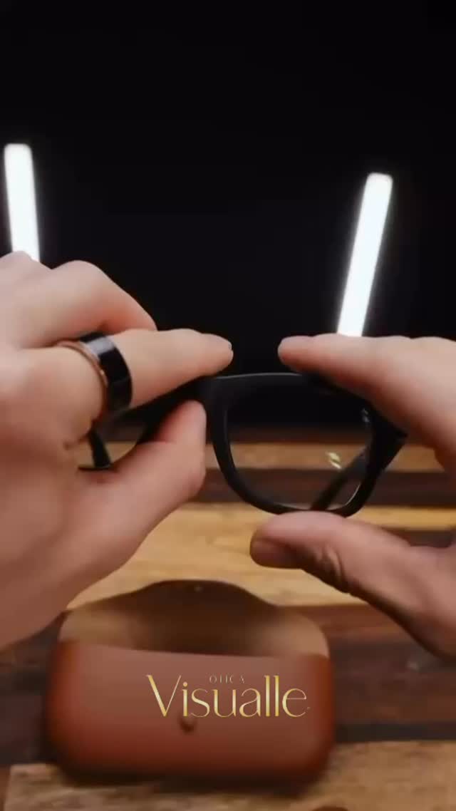 🚀🕶️ O futuro chegou… e ele tem estilo.
Apresentamos o Ray-Ban Meta Smart Glasses: tecnologia + design icônico em um só óculos.
Tire fotos, grave vídeos, escute música e atenda chamadas — tudo com as mãos livres e MUITA personalidade.
Não é só um óculos. É experiência.
Você usaria? 😎✨
#RayBanMeta #TecnologiaComEstilo #ÓculosInteligente #ÓticaVisualle #oticaemnatal