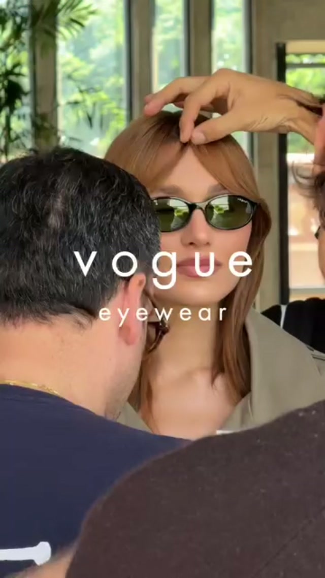 Elegância que transforma qualquer look!!!
Os óculos Vogue unem sofisticação, conforto e as principais tendências da moda para você enxergar o mundo com muito mais estilo.
Passe na Ótica Visualle e encontre o modelo perfeito para você! 💛
#VogueEyewear #ÓticaVisualle #Estilo #ÓculosDeGrau #ÓculosDeSol