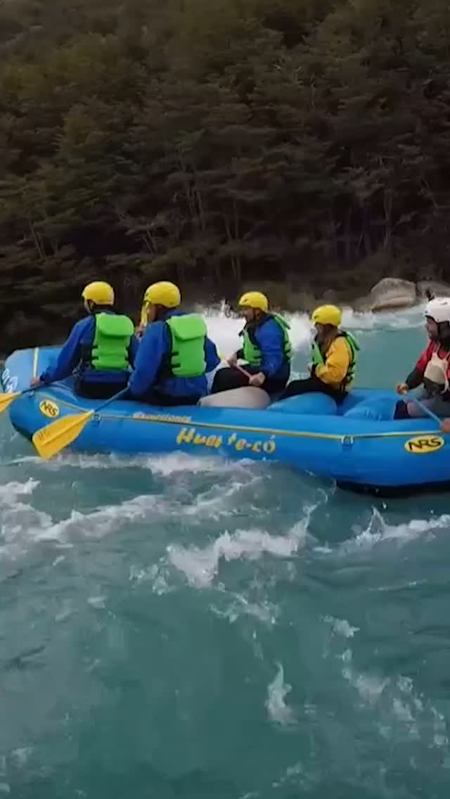 🔥 La Patagonia no se vive… se conquista.
Con Huente-Có Excursiones, cada ruta es una colonización y cada instante, una historia que quedará grabada en tu memoria. 🌍🚣♂️ Enfrenta la fuerza indomable del río Baker, el más caudaloso de Chile, y siente cómo la adrenalina se mezcla con el rugido del agua.
⛵ Navega entre los reflejos turquesa hasta las Capillas de Mármol, joyas sagradas de la naturaleza.
🥾 Y déjate envolver por el silencio eterno del Glaciar Bahía Exploradores, donde el tiempo se detiene ante la inmensidad del hielo.Aquí no eres turista. Eres parte del mito.🌄 Responde al llamado de la naturaleza y escribe tu propia leyenda con Huente-Có.📌 Reserva tu aventura hoy:
👉 WhatsApphttps://f.mtr.cool/3iij6vv30s📖 Más info de la ruta:
👉 https://f.mtr.cool/dsxvv2q17c#Patagonia #CarreteraAustral #HuenteCo #AventuraPatagónica #RíoBaker #CapillasDeMármol #GlaciarBahíaExploradores #PuertoRioTranquilo #TurismoChile #RutasPatagonicas #ViajaPorChile 🌎💪