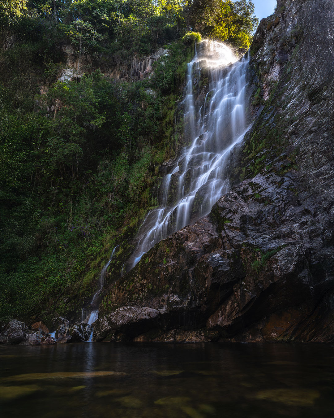 Cachoeira Capão Fôrro - sem dúvida, uma das mais bonitas que conhecemos na Serra da Canastra!
.
#minasgerais #mg #serradacanastra #complexocapaoforro #cachoeiracapaoforro #cachoeiracascadanta #capaoforro #parquenacionaldaserradacanastra #saoroquedeminas #landscapephotography #minas_que_sera_tamem #cachoeira #brazil #canastra #trekking #trilha #hiking #hikingadventures #trilheirosdobrasil #brasil_nature #brnaturallandscapes #brazil_repost #brasil_destaque #ig_brasilnafoto_ #topofnatureza #melhor_brasil_ #topofbrazil #brazilnatural #fotografiadepaisagem #landscapephotography