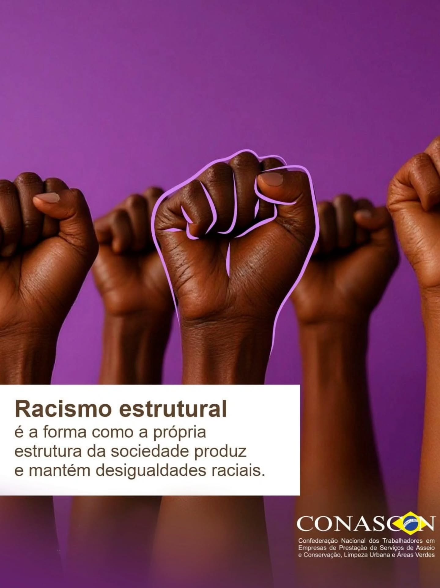 21 de Março – Dia Internacional da Eliminação da Discriminação Racial
O racismo não aparece só em atitudes explícitas.
Ele também está nas dificuldades que muitos trabalhadores enfrentam todos os dias.
Quando falamos de racismo estrutural, estamos falando de uma desigualdade que faz parte da sociedade — e que impacta oportunidades, salários e condições de vida.
O racismo institucional acontece quando empresas e órgãos tratam pessoas de forma desigual por causa da raça, seja na contratação, na promoção ou no atendimento.
E a interseccionalidade mostra que essas dificuldades podem ser ainda maiores quando se somam com outras desigualdades — como no caso das mulheres negras.
No setor de limpeza urbana, asseio e conservação, essa realidade ainda está presente e precisa ser enfrentada.
A Secretaria da Mulher e Diversidade Humana da Conascon é atuante e trabalha no apoio a políticas e ações que combatam qualquer tipo de violência e discriminação, fortalecendo o respeito, a igualdade e a dignidade na sociedade e no ambiente de trabalho.
📢 Racismo é crime.
📢 Respeito é direito.
Se você sofrer ou presenciar discriminação, procure o sindicato.
Combater o racismo é responsabilidade de todos.