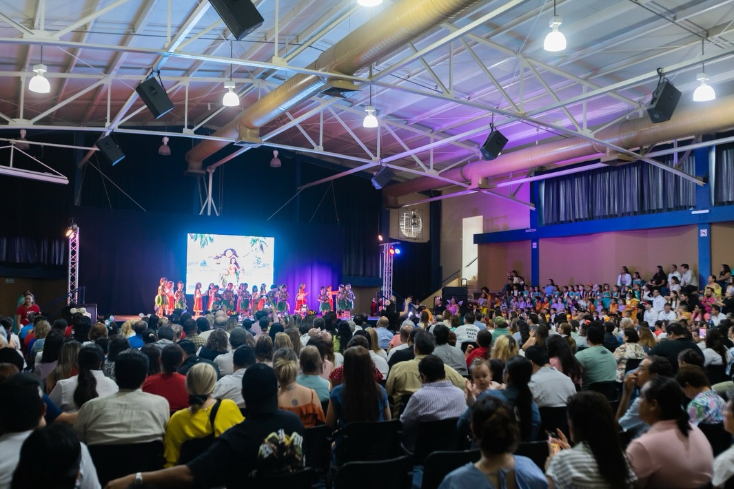 La magia de Disney llegó a nuestro escenario y cada uno de nuestros artistas lució increíble en un festival lleno de alegría, colores y mucho amor a Papá y Mamá🤩💙
Los más pequeñitos nunca dejan de sorprendernos, les compartimos momentos hermosos del festival “Magical Disney” de #Preescolar 2026🥰
#SomosFélix #Festival #EducandoEnValores #ColegioBilingüe