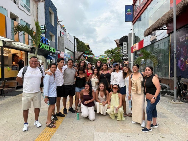 Viaje fin de cursos Graduados Prepa 2026 💙🤩 🎓
#Cancún #Prepa #SomosFélix #Graduados #Viaje