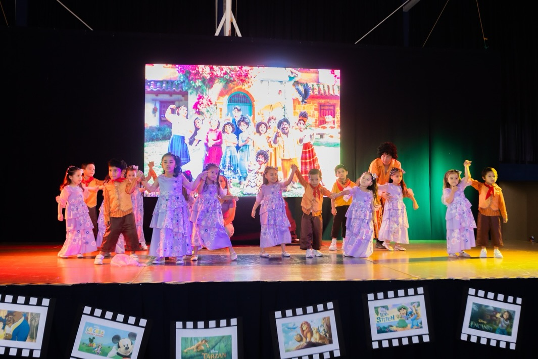 La magia de Disney llegó a nuestro escenario y cada uno de nuestros artistas lució increíble en un festival lleno de alegría, colores y mucho amor a Papá y Mamá🤩💙
Los más pequeñitos nunca dejan de sorprendernos, les compartimos momentos hermosos del festival “Magical Disney” de #Preescolar 2026🥰
#SomosFélix #Festival #EducandoEnValores #ColegioBilingüe