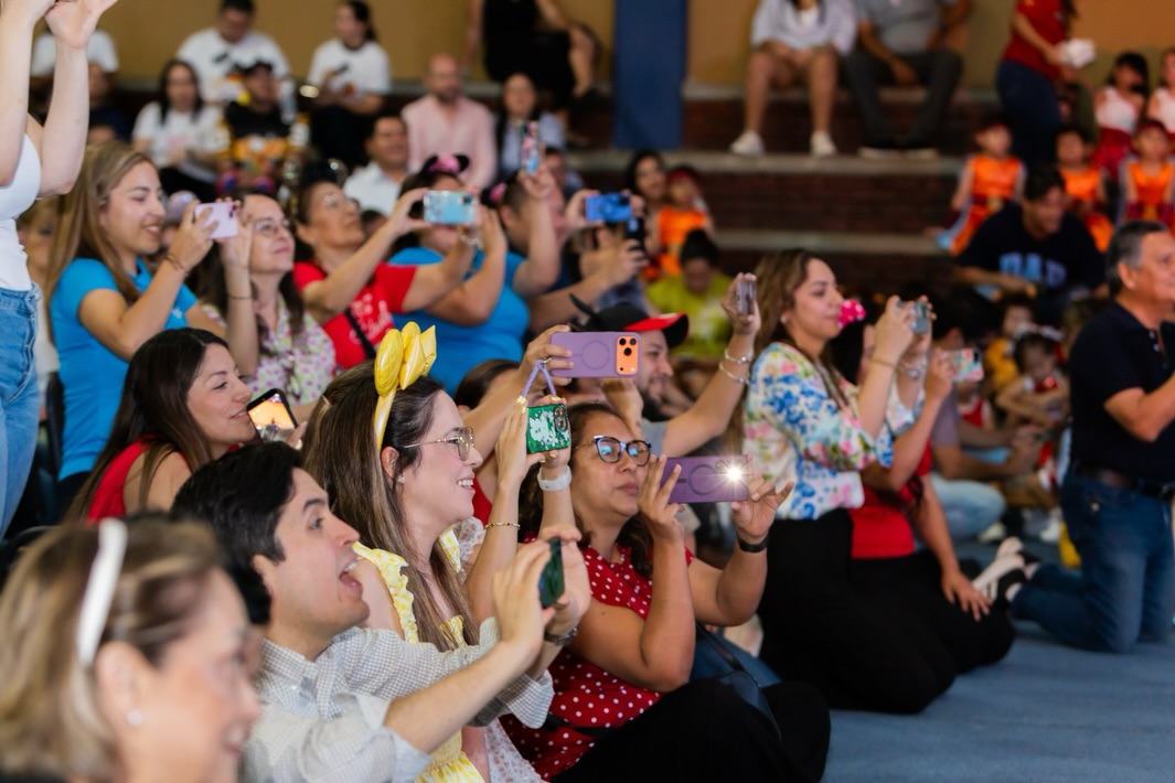 La magia de Disney llegó a nuestro escenario y cada uno de nuestros artistas lució increíble en un festival lleno de alegría, colores y mucho amor a Papá y Mamá🤩💙
Los más pequeñitos nunca dejan de sorprendernos, les compartimos momentos hermosos del festival “Magical Disney” de #Preescolar 2026🥰
#SomosFélix #Festival #EducandoEnValores #ColegioBilingüe