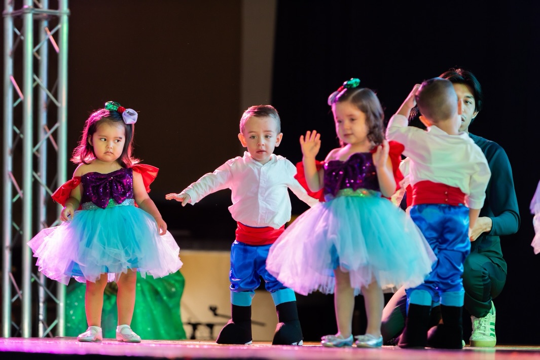 La magia de Disney llegó a nuestro escenario y cada uno de nuestros artistas lució increíble en un festival lleno de alegría, colores y mucho amor a Papá y Mamá🤩💙
Los más pequeñitos nunca dejan de sorprendernos, les compartimos momentos hermosos del festival “Magical Disney” de #Preescolar 2026🥰
#SomosFélix #Festival #EducandoEnValores #ColegioBilingüe