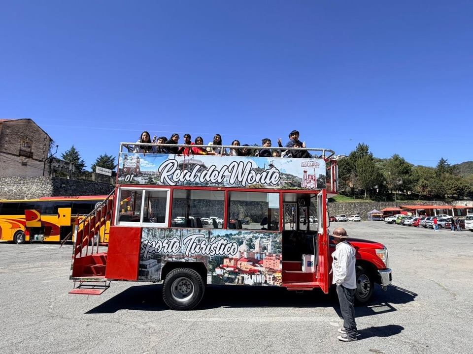 Viaje de estudios tercero de secundaria 2026🤩
Compartimos momentos de nuestros jóvenes del viaje “Conociendo México” en cierre de año escolar, los chicos se fueron de road trip y visitaron Real del Monte, Prismas Basálticos y en CDMX entre otras paradas Six Flags, todos juntos crean grandes memorias✨
#Secundaria #Viaje #ConociendoMéxico