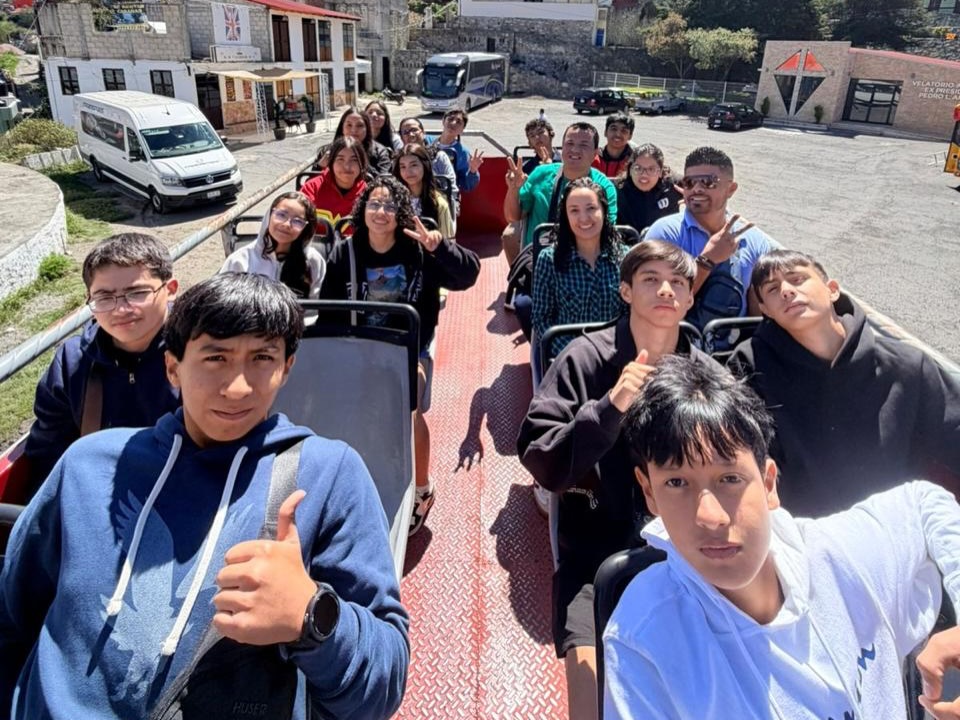 Viaje de estudios tercero de secundaria 2026🤩
Compartimos momentos de nuestros jóvenes del viaje “Conociendo México” en cierre de año escolar, los chicos se fueron de road trip y visitaron Real del Monte, Prismas Basálticos y en CDMX entre otras paradas Six Flags, todos juntos crean grandes memorias✨
#Secundaria #Viaje #ConociendoMéxico