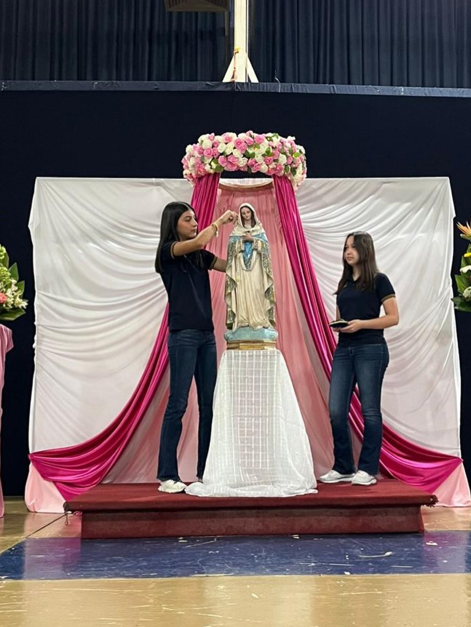 Compartimos momentos de la Coronación de Nuestra Virgen de la Encarnación en las diferentes secciones✨
#ColegioCatólico #CoronaciónDeLaVirgen #SomosFélix