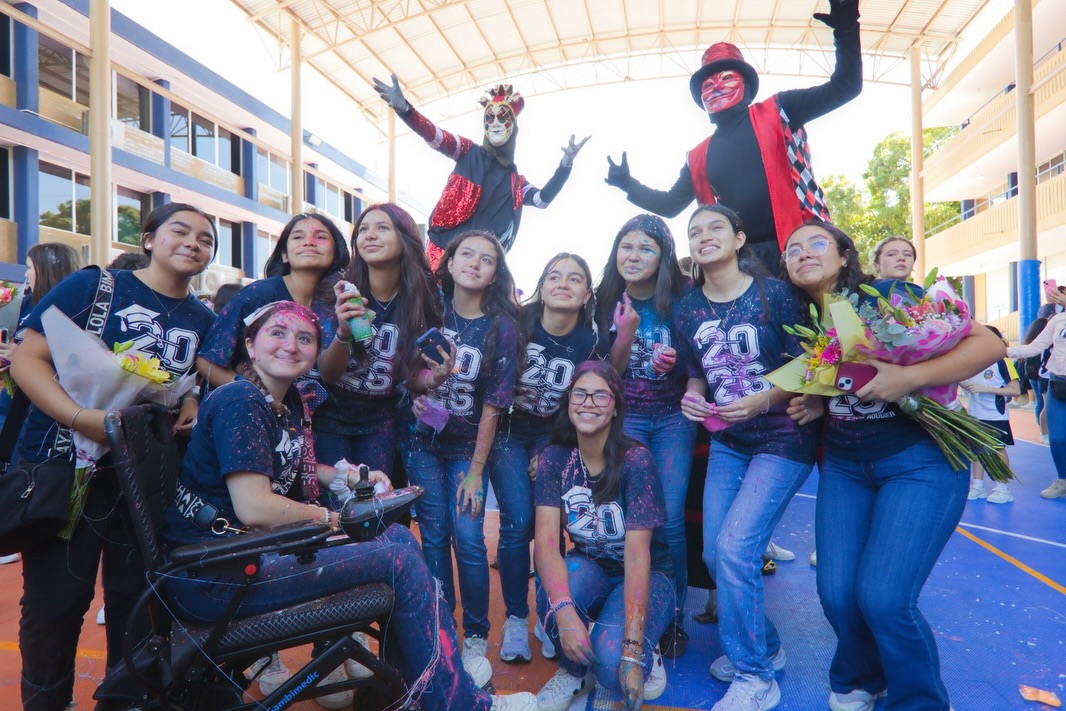 Último pase de lista de tercero de secundaria 2026🧑🏻🎓👩🏻🎓💙
Cerrar un ciclo es tomar una última foto, dar un fuerte abrazo a un gran amigo, agradecer a tus maestros que te vieron crecer… es entre lágrimas sonreír por un gran logro conseguido y la nostalgia maravillosa que se siente al culminar… gratitud a cada familia que ha estado detrás de nuestros jóvenes y que nos dieron su confianza💙 y a cada graduado que engrandeció nuestras aulas🙌🏻…
Felicidades Graduados GEN 2023-2026🎓
#porsiemprefelix #secundaria #graduados