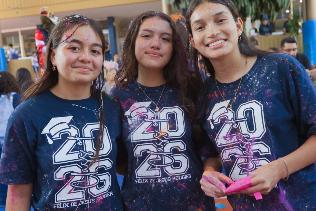 Último pase de lista de tercero de secundaria 2026🧑🏻🎓👩🏻🎓💙
Cerrar un ciclo es tomar una última foto, dar un fuerte abrazo a un gran amigo, agradecer a tus maestros que te vieron crecer… es entre lágrimas sonreír por un gran logro conseguido y la nostalgia maravillosa que se siente al culminar… gratitud a cada familia que ha estado detrás de nuestros jóvenes y que nos dieron su confianza💙 y a cada graduado que engrandeció nuestras aulas🙌🏻…
Felicidades Graduados GEN 2023-2026🎓
#porsiemprefelix #secundaria #graduados