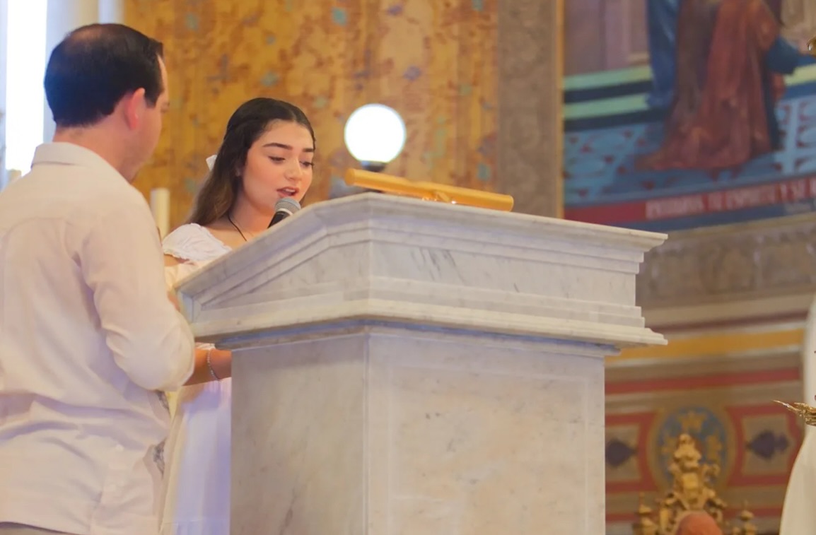 Compartimos momentos que vivieron nuestros alumnos de preparatoria que recibieron el Sacramento de la Confirmación 🕊️
Como Católicos, en el Sacramento de Confirmación fortalecemos nuestra fe con la efusión especial del Espíritu Santo, permitan que siempre sea Él quien guíe sus pasos 🙏🏻