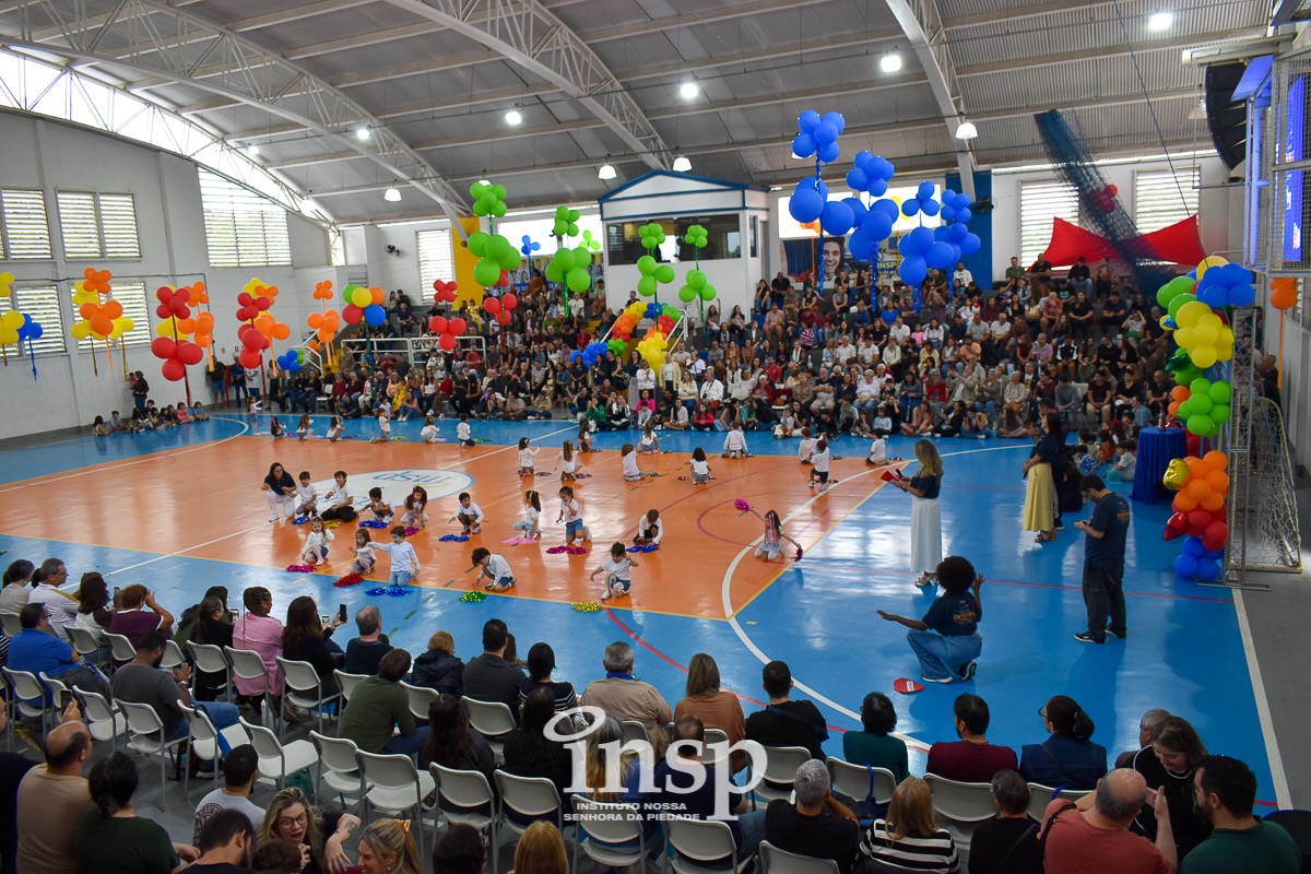 Festa da Família abre celebrações de aniversário do INSP!✨🎉
Às vésperas da celebração dos 30 anos, o INSP foi tomado pela alegria, pelos abraços e pelo carinho das famílias do INSP Kids e do INSP Júnior.
O sábado, 12/09, foi um dia especial para celebrar a união, a alegria e os laços que nos conectam como família INSP. 💙
As apresentações de dança cheias de energia, os brinquedos, a diversão e as comidas deliciosas fizeram da Festa da Família um momento repleto de memórias especiais para estudantes, suas famílias e, claro, para os amigos que nos visitaram.
Uma celebração de convivência, partilha e alegria, que reforça o quanto educar é se encantar com a vida. 🌟