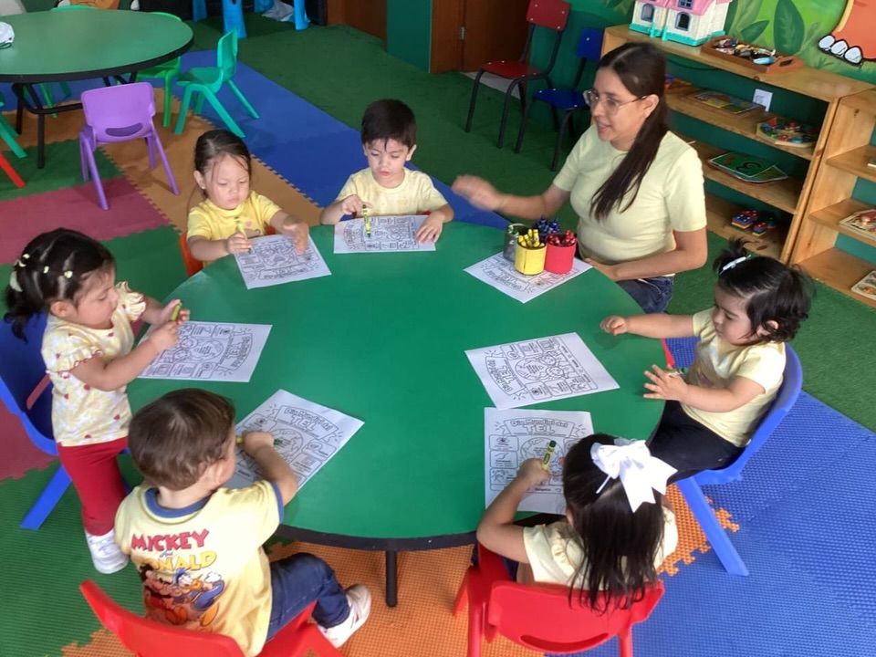 30 de Septiembre Día de la Concientización sobre el Trastorno del Desarrollo del Lenguaje.
Es muy importante enseñar a nuestros niños a ser pacientes y empáticos con amigos con TDL, ¡juntos lo podemos hacer mejor!
En Preescolar se realizaron actividades y se impartieron charlas por el equipo de psicología acorde a la edad de los más pequeños, además de dibujos y craft para hacerlo divertido y práctico.
¡Todos somos muy importantes! 💛🥰
#educacionenvalores